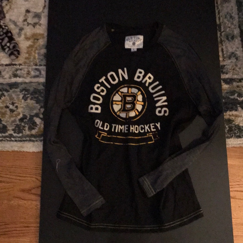 Women size L Old time a hockey raglan